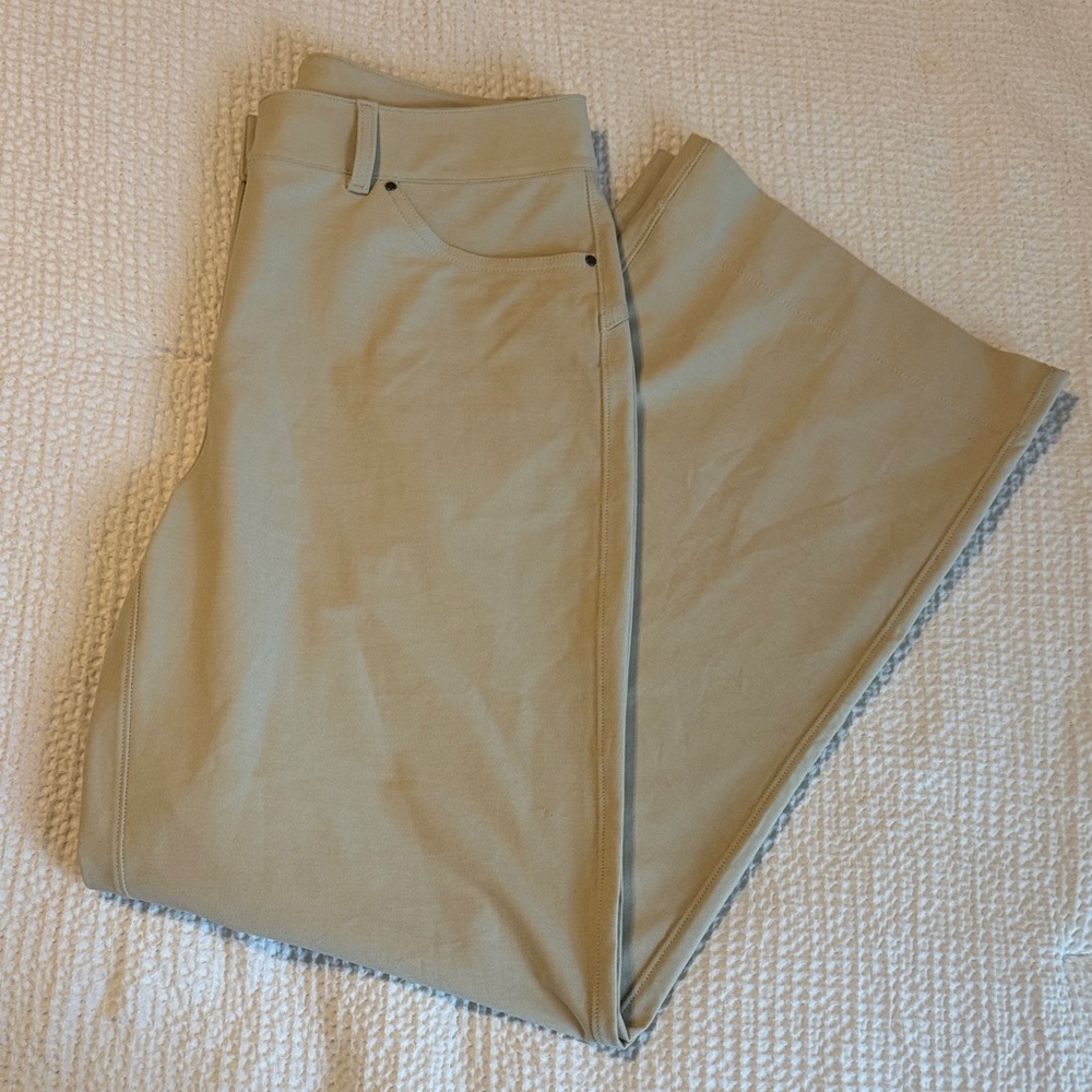 Lululemon Women’s Wide Leg Pants